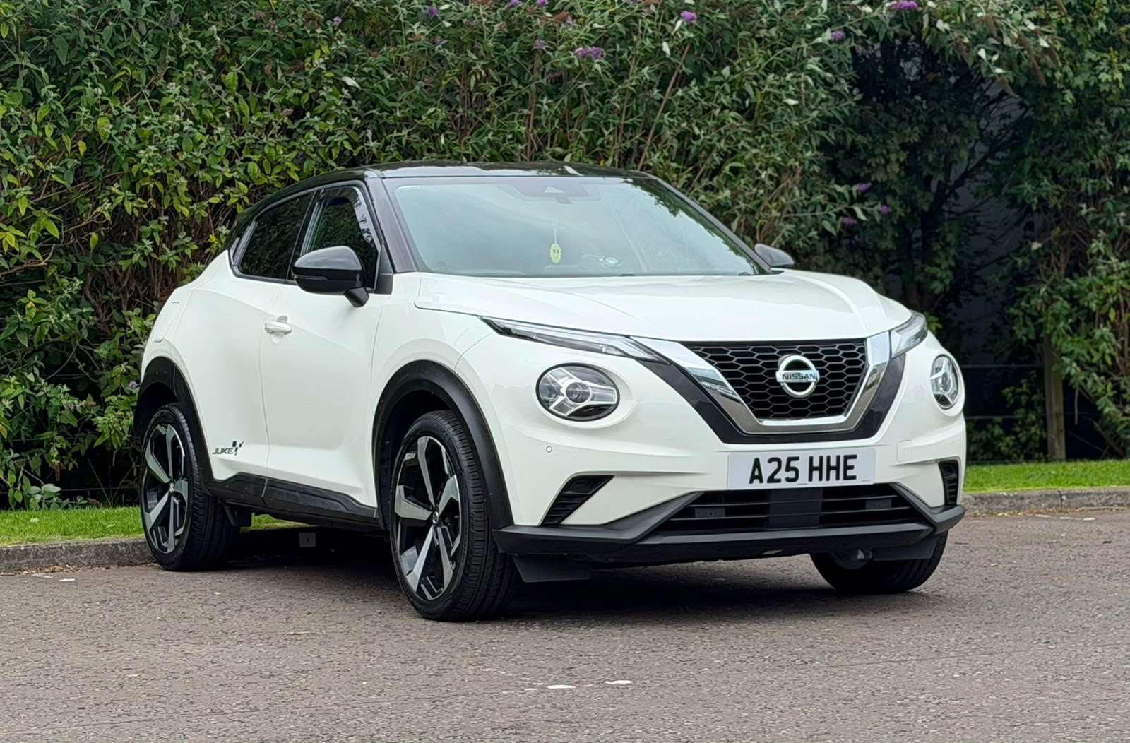 A 2021 NISSAN JUKE 1.0 DIG-T N-Connecta SUV 5dr Petrol Manual Euro 6 (s/s) (114 ps) A 2021 NISSAN JUKE 1.0 DIG-T N-Connecta SUV 5dr Petrol Manual Euro 6 (s/s) (114 ps)