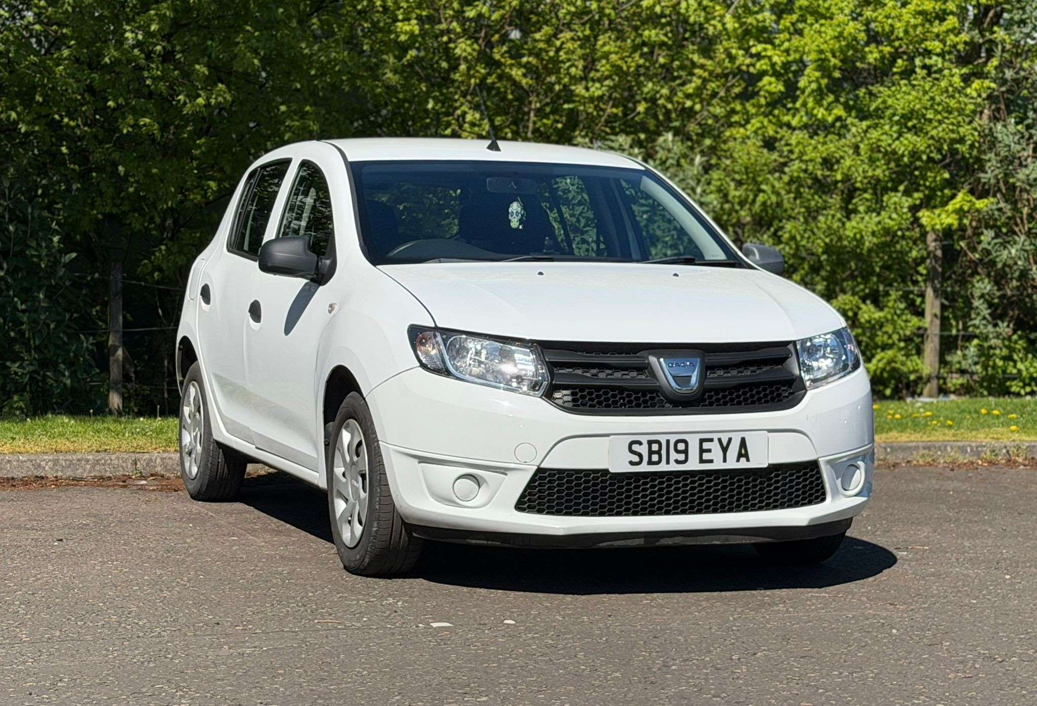 A 2019 DACIA SANDERO 1.0 SCe Essential Hatchback 5dr Petrol Manual Euro 6 (75 ps) A 2019 DACIA SANDERO 1.0 SCe Essential Hatchback 5dr Petrol Manual Euro 6 (75 ps)