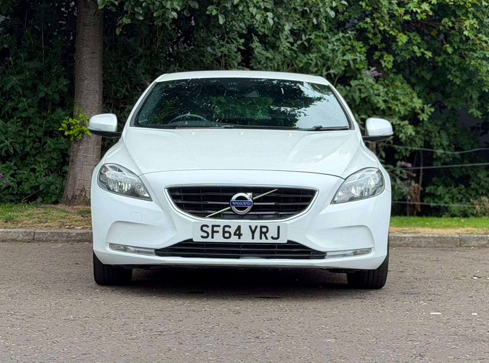A 2014 VOLVO V40 1.6 D2 R-Design Hatchback 5dr Diesel Manual Euro 5 (s/s) (115 ps) A 2014 VOLVO V40 1.6 D2 R-Design Hatchback 5dr Diesel Manual Euro 5 (s/s) (115 ps)