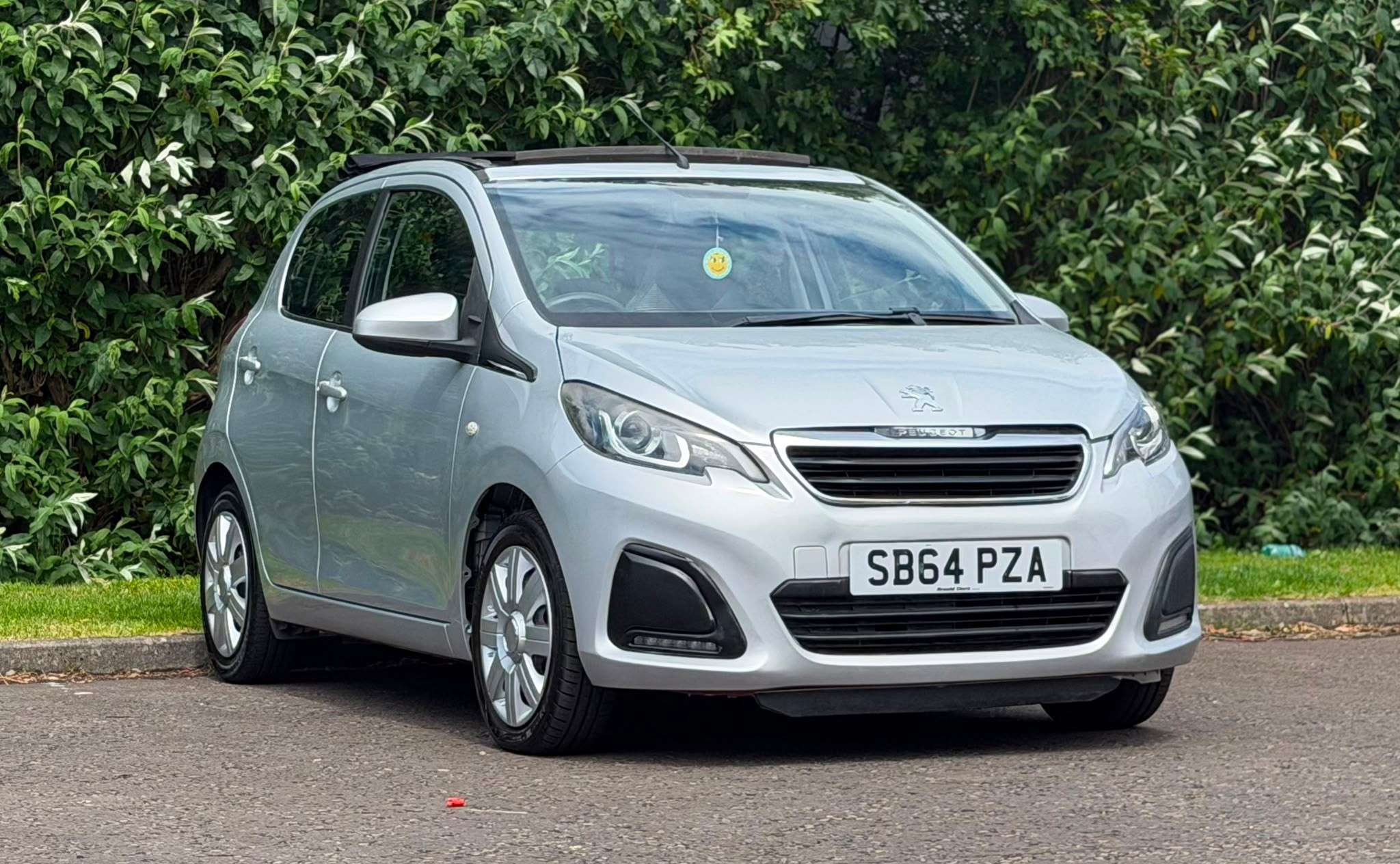 A 2014 PEUGEOT 108 1.0 VTi Active Top A 2014 PEUGEOT 108 1.0 VTi Active Top