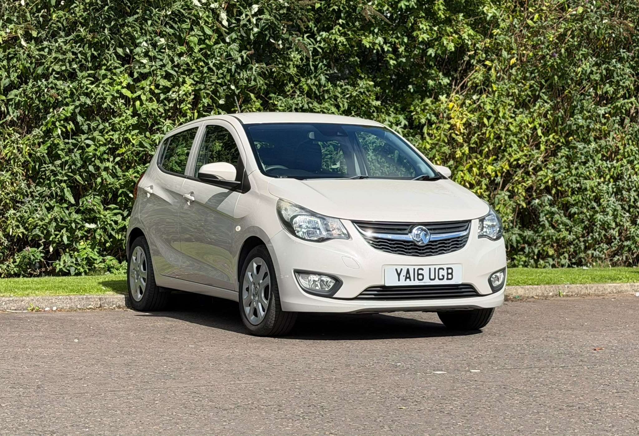 A 2016 VAUXHALL VIVA 1.0i SE Hatchback 5dr Petrol Manual Euro 6 (a/c) (75 ps) A 2016 VAUXHALL VIVA 1.0i SE Hatchback 5dr Petrol Manual Euro 6 (a/c) (75 ps)