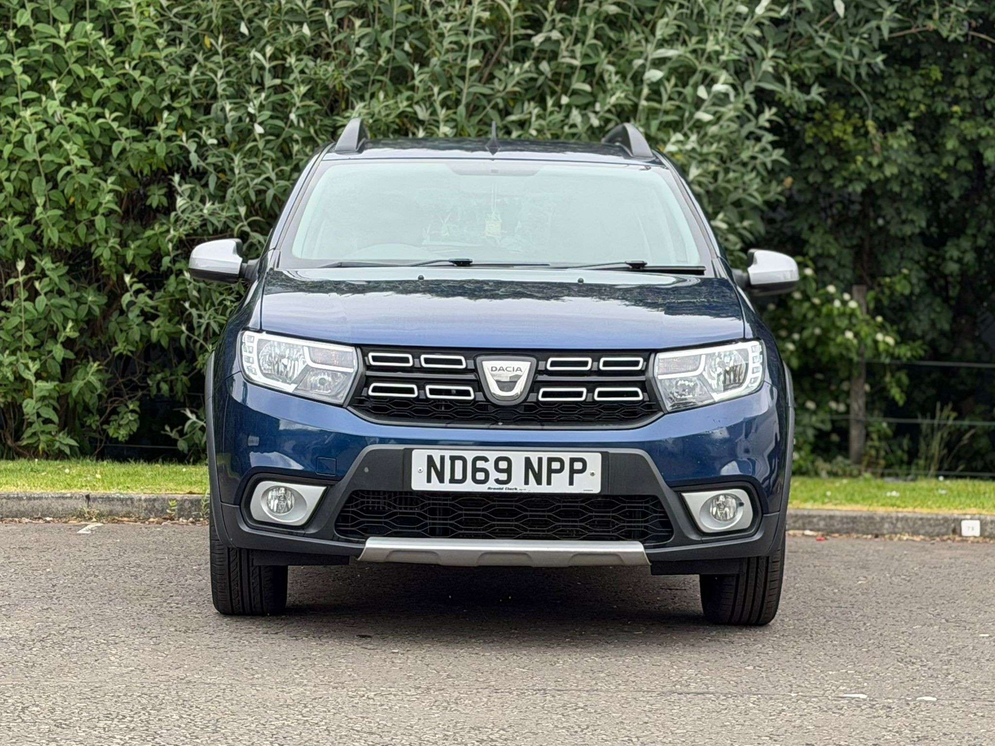 A 2019 DACIA SANDERO STEPWAY 0.9 TCe Comfort Hatchback 5dr Petrol Manual Euro 6 (s/s) (90 ps) A 2019 DACIA SANDERO STEPWAY 0.9 TCe Comfort Hatchback 5dr Petrol Manual Euro 6 (s/s) (90 ps)