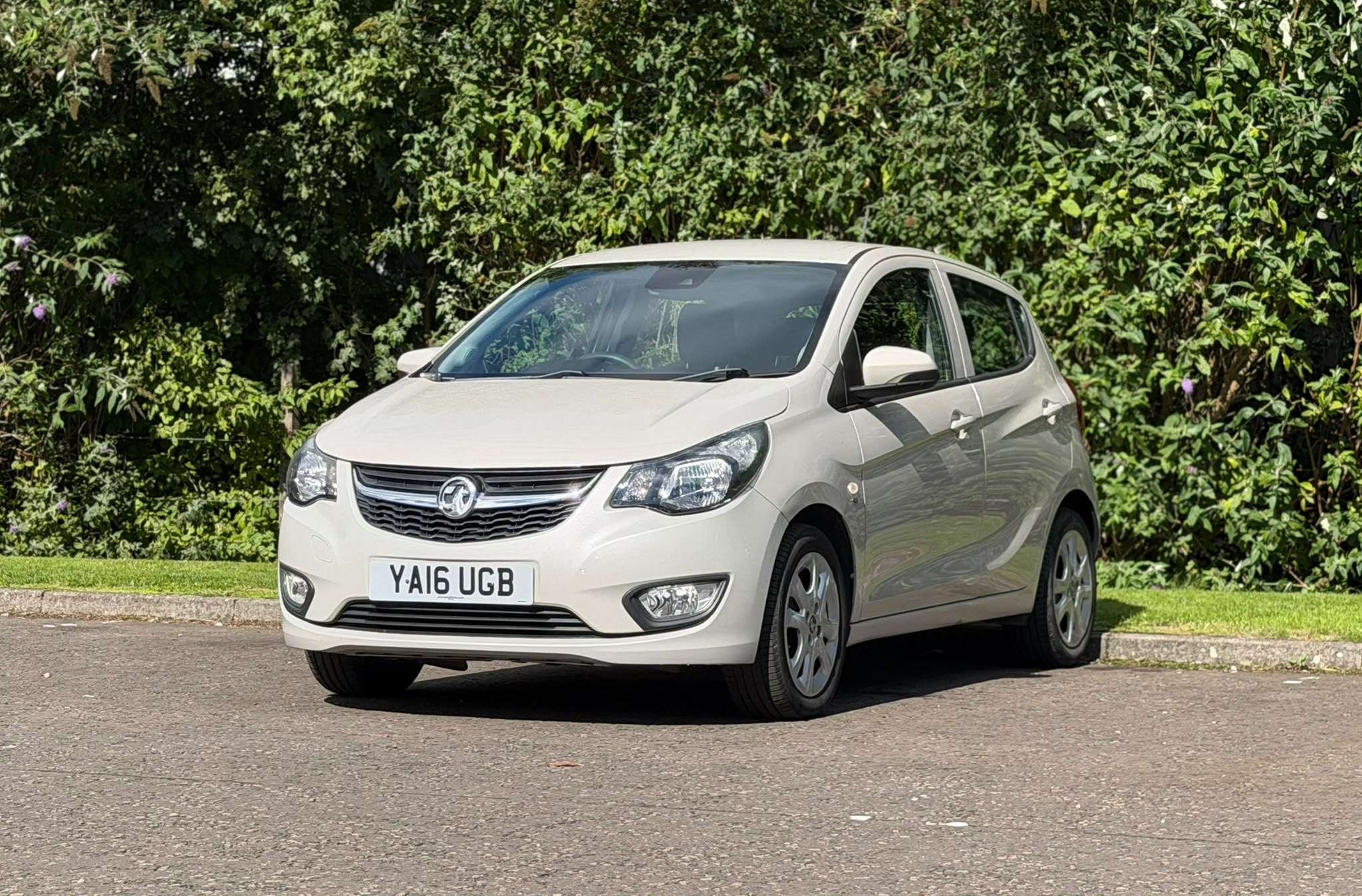 A 2016 VAUXHALL VIVA 1.0i SE Hatchback 5dr Petrol Manual Euro 6 (a/c) (75 ps) A 2016 VAUXHALL VIVA 1.0i SE Hatchback 5dr Petrol Manual Euro 6 (a/c) (75 ps)