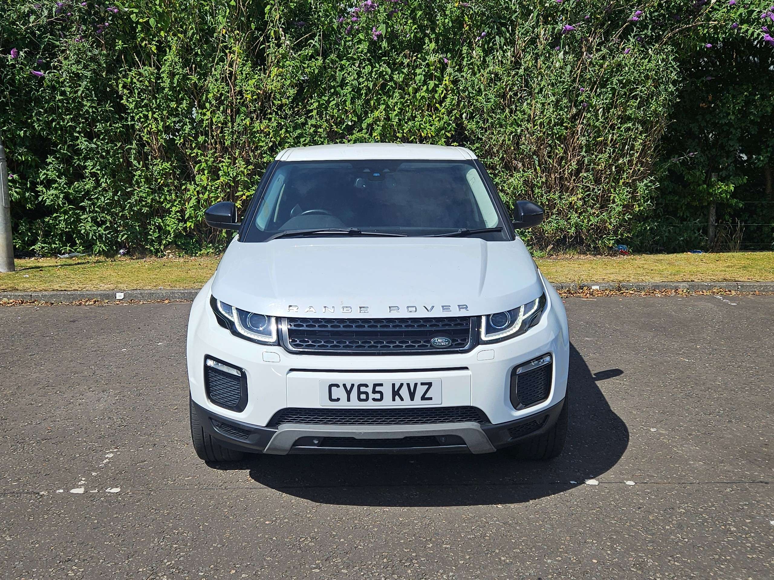 A 2015 LAND ROVER RANGE ROVER EVOQUE 2.0 eD4 SE Tech SUV 5dr Diesel Manual FWD Euro 6 (s/s) (150 ps) A 2015 LAND ROVER RANGE ROVER EVOQUE 2.0 eD4 SE Tech SUV 5dr Diesel Manual FWD Euro 6 (s/s) (150 ps)