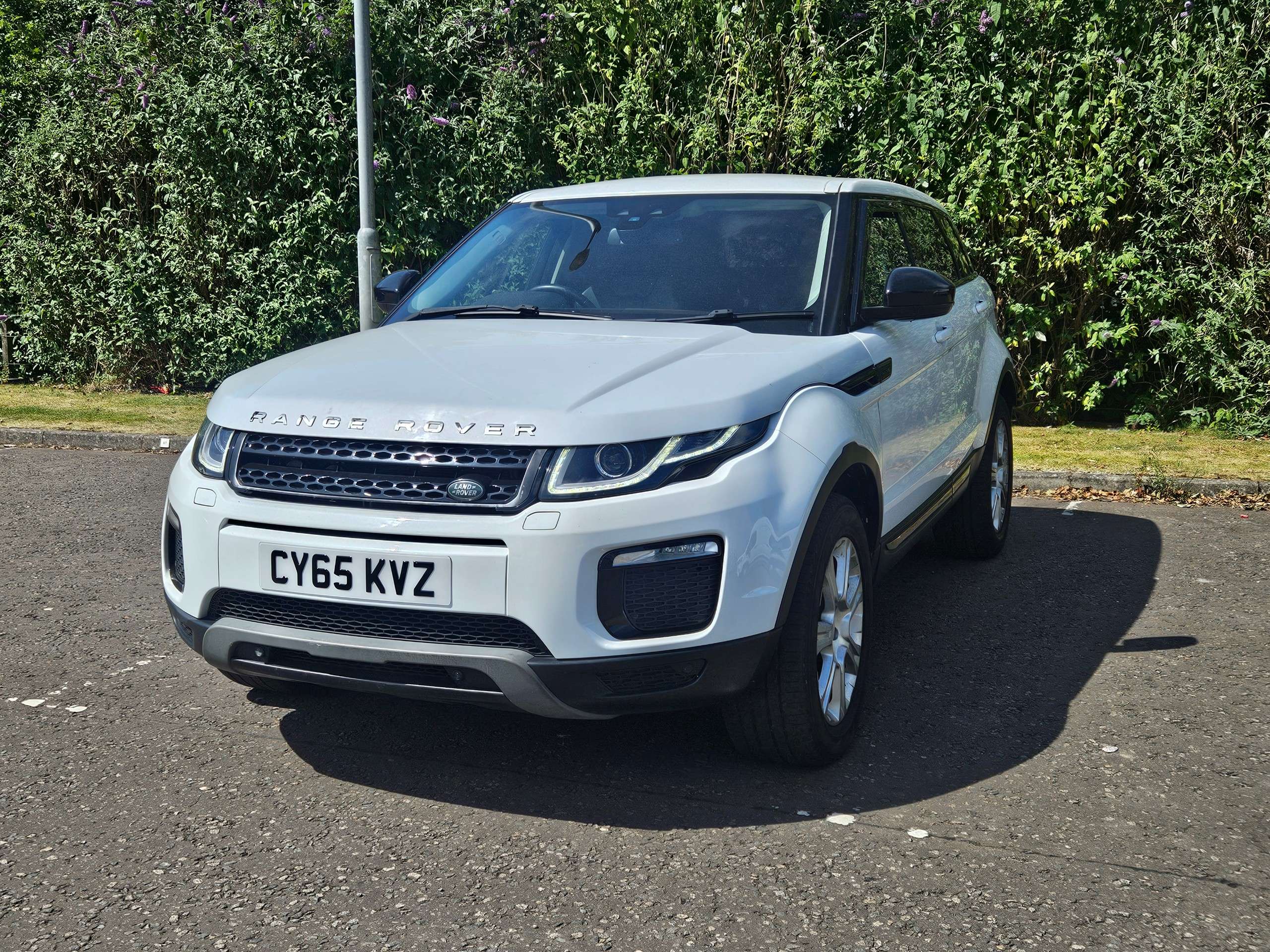 A 2015 LAND ROVER RANGE ROVER EVOQUE 2.0 eD4 SE Tech SUV 5dr Diesel Manual FWD Euro 6 (s/s) (150 ps) A 2015 LAND ROVER RANGE ROVER EVOQUE 2.0 eD4 SE Tech SUV 5dr Diesel Manual FWD Euro 6 (s/s) (150 ps)