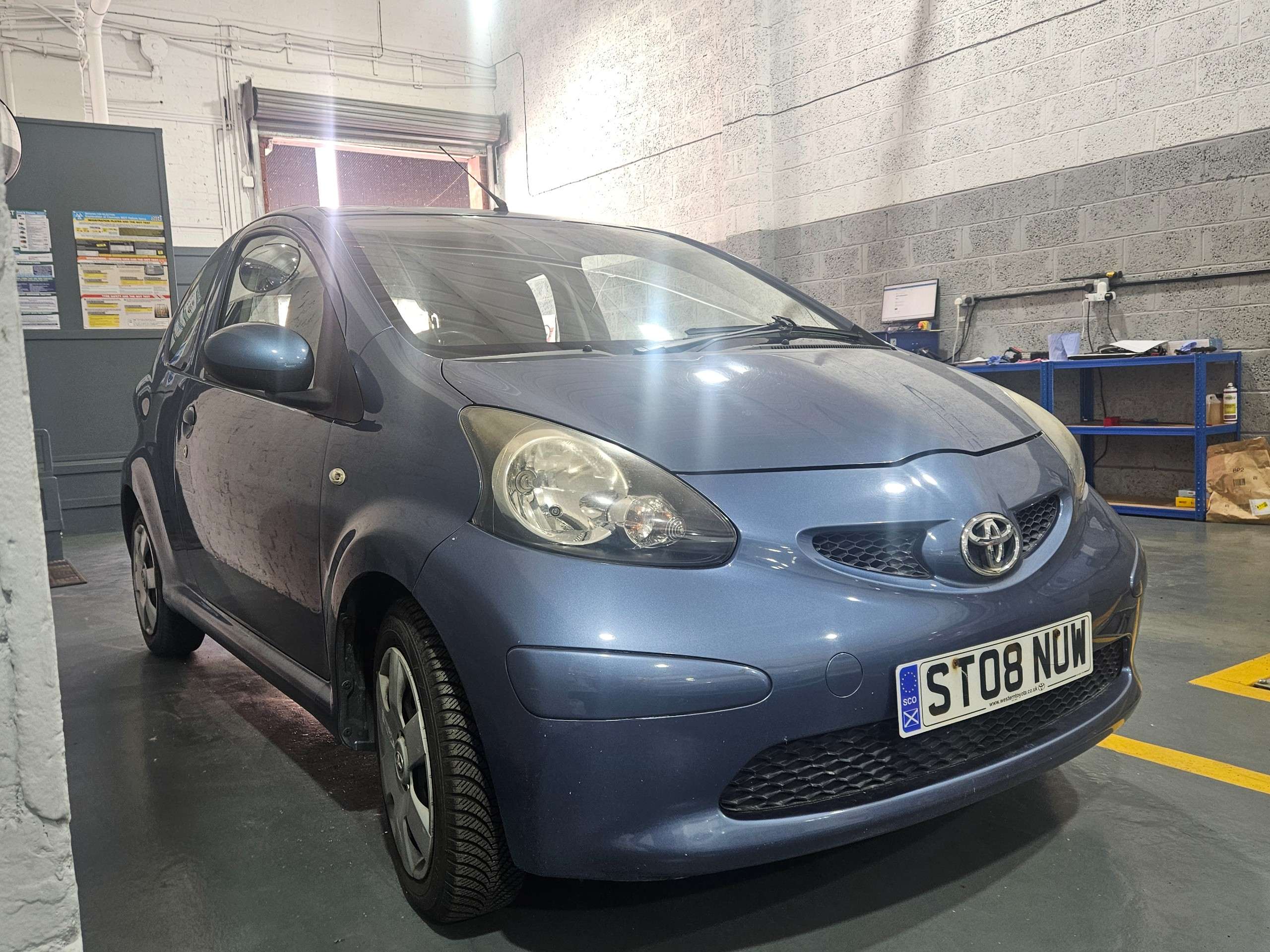 A 2008 TOYOTA AYGO 1.0 VVT-i Blue Hatchback 3dr Petrol Manual Euro 4 (67 bhp) A 2008 TOYOTA AYGO 1.0 VVT-i Blue Hatchback 3dr Petrol Manual Euro 4 (67 bhp)