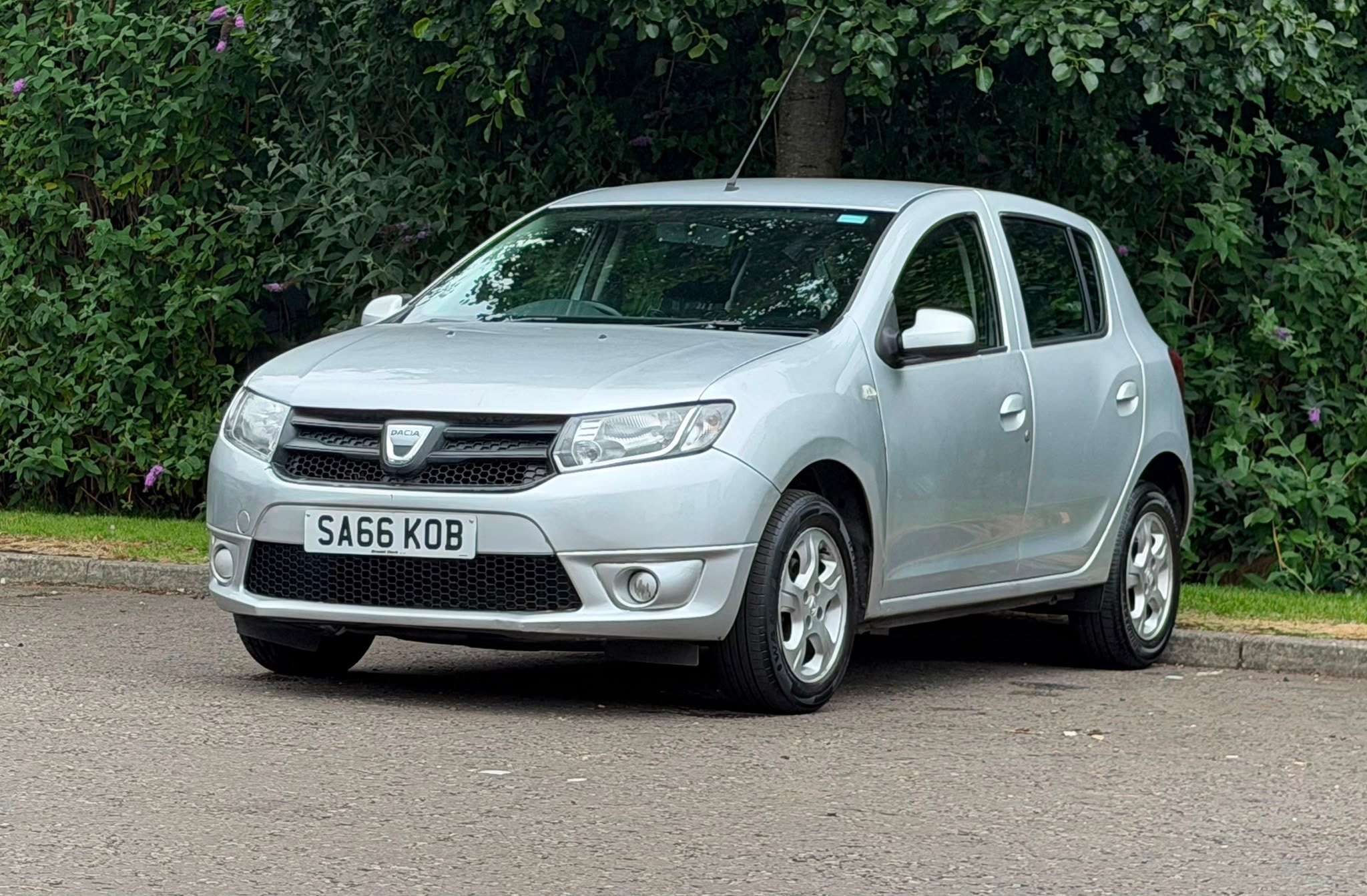 A 2016 DACIA SANDERO 0.9 TCe Laureate Hatchback 5dr Petrol Manual Euro 6 (s/s) (90 ps) A 2016 DACIA SANDERO 0.9 TCe Laureate Hatchback 5dr Petrol Manual Euro 6 (s/s) (90 ps)