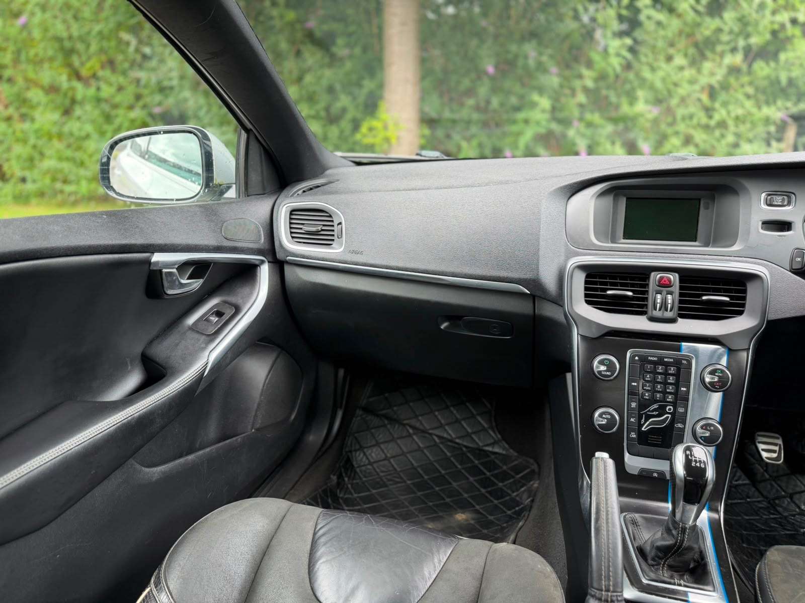 2014 VOLVO V40 2014 VOLVO V40