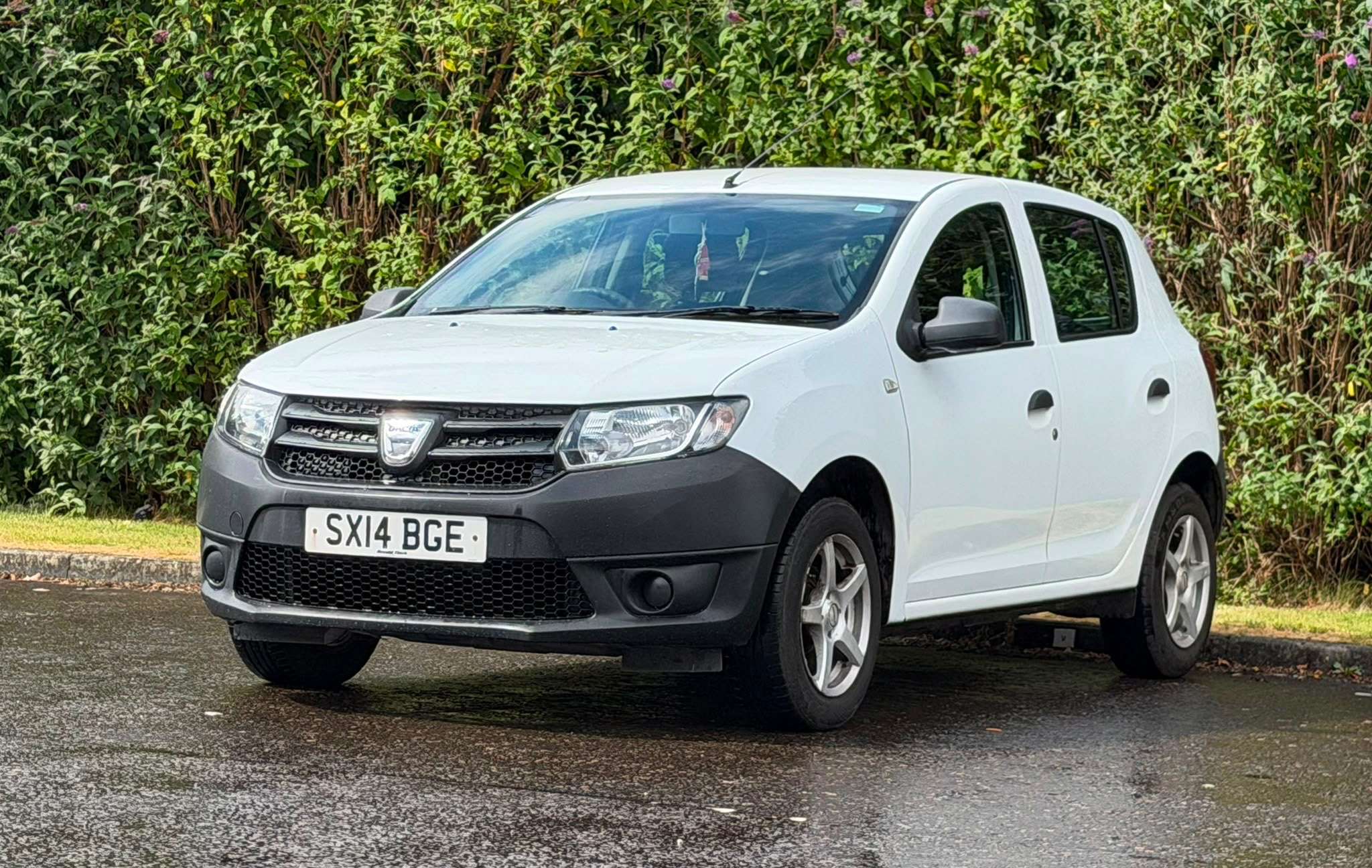A 2014 DACIA SANDERO 1.2 Access Hatchback 5dr Petrol Manual Euro 5 (75 ps) A 2014 DACIA SANDERO 1.2 Access Hatchback 5dr Petrol Manual Euro 5 (75 ps)