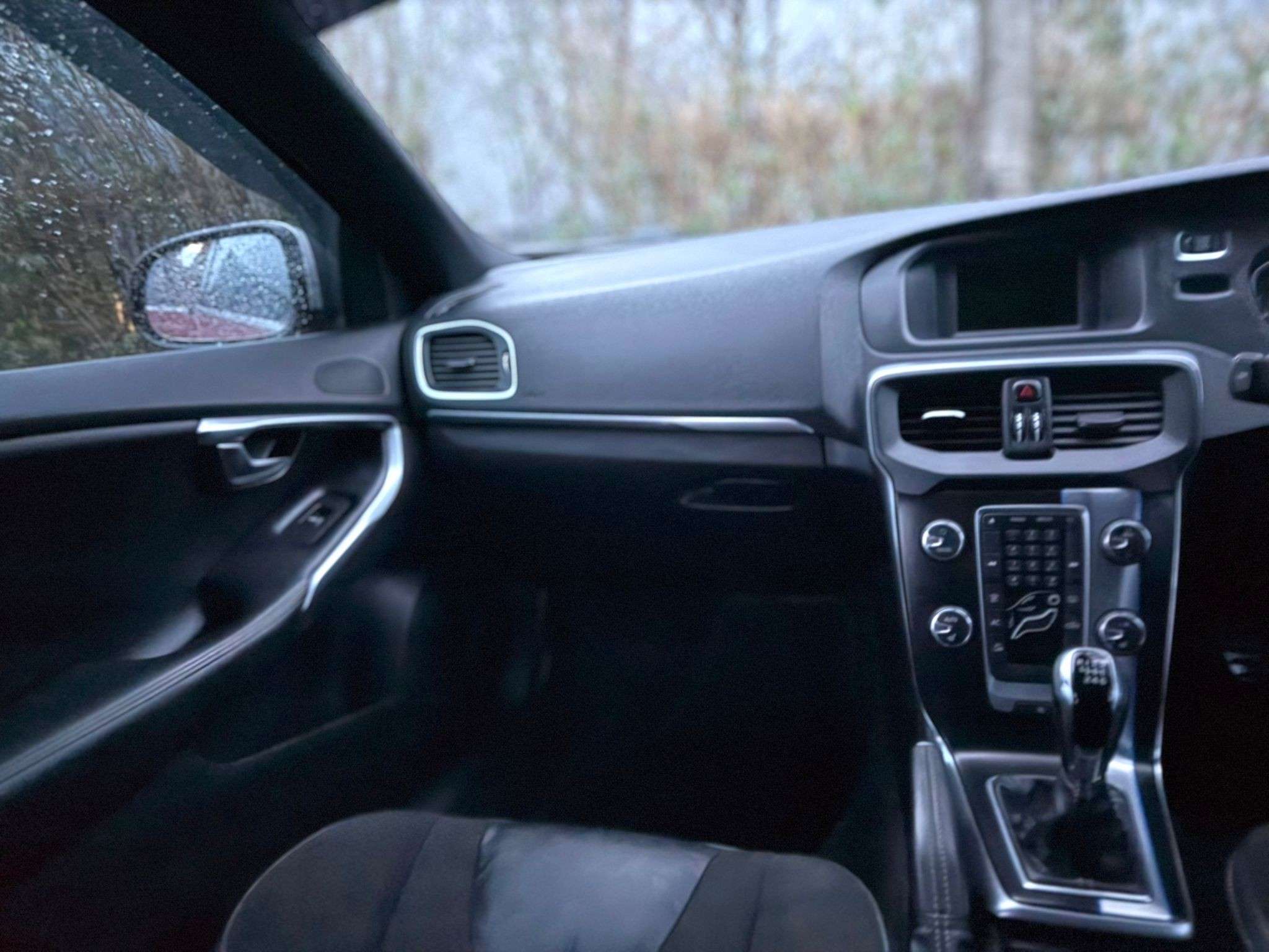 2015 VOLVO V40 2015 VOLVO V40