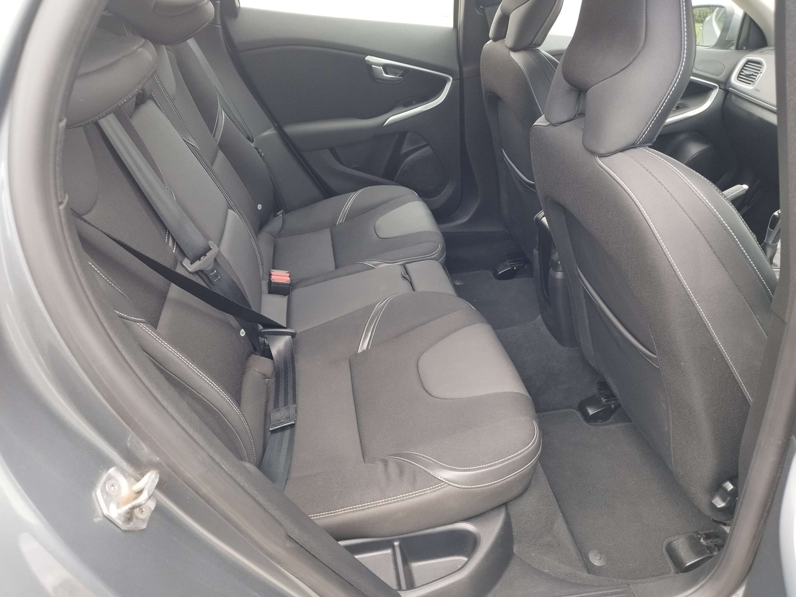 2015 VOLVO V40 2015 VOLVO V40