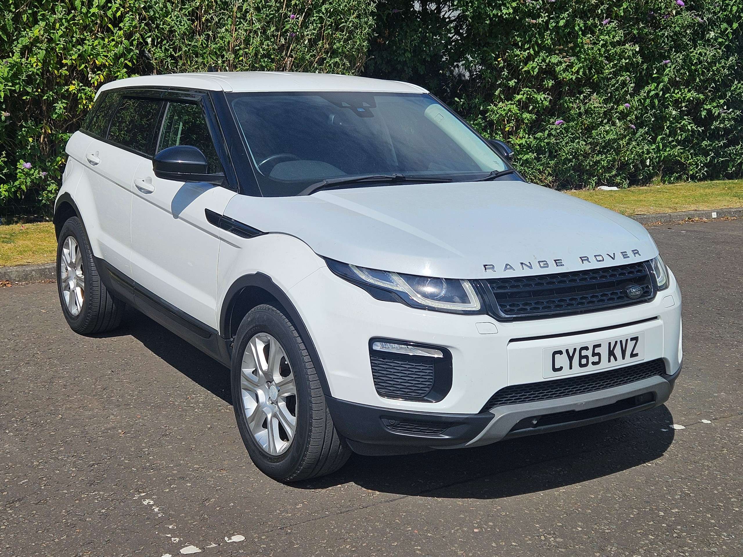 A 2015 LAND ROVER RANGE ROVER EVOQUE 2.0 eD4 SE Tech SUV 5dr Diesel Manual FWD Euro 6 (s/s) (150 ps) A 2015 LAND ROVER RANGE ROVER EVOQUE 2.0 eD4 SE Tech SUV 5dr Diesel Manual FWD Euro 6 (s/s) (150 ps)