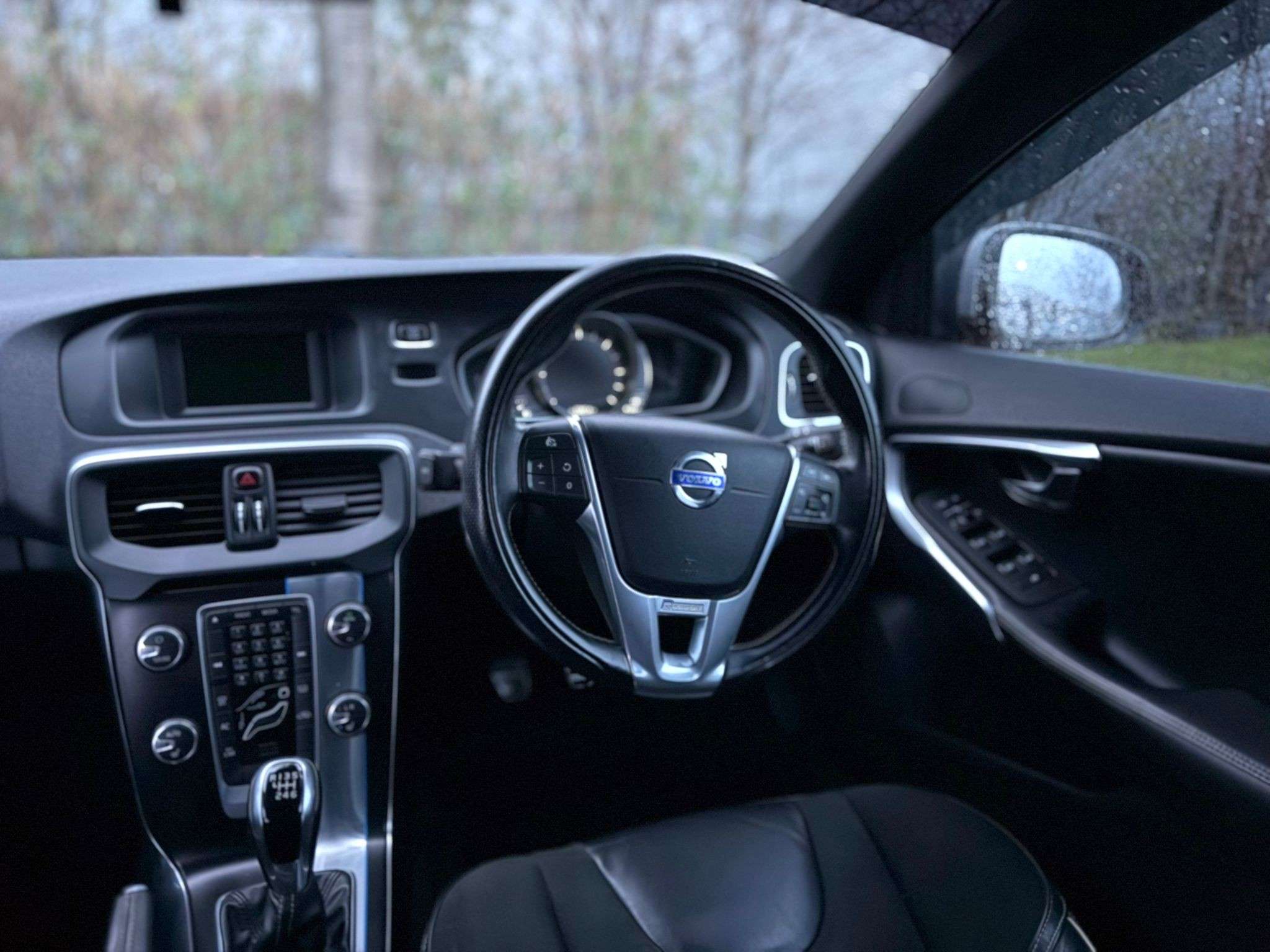 2015 VOLVO V40 2015 VOLVO V40