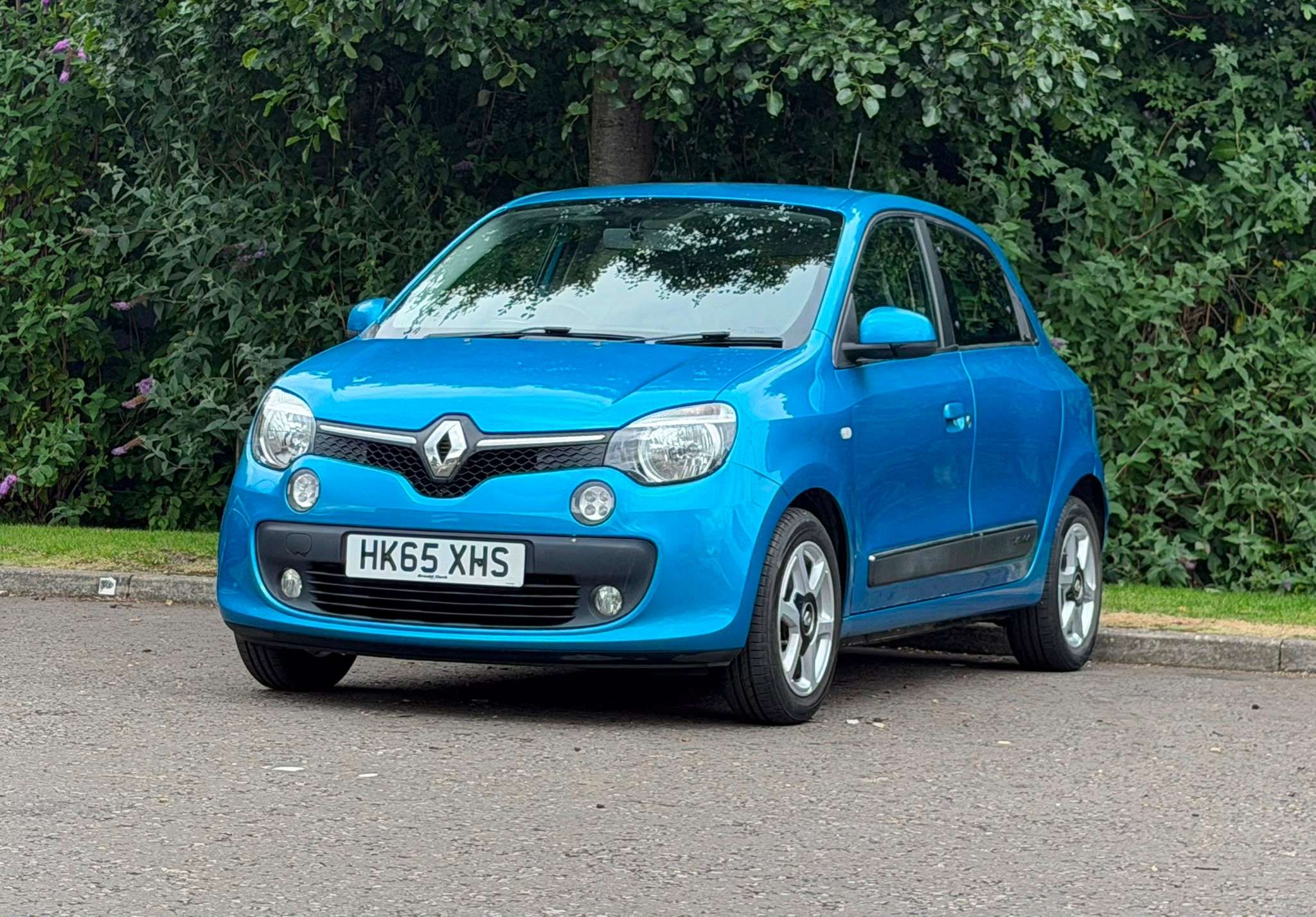 A 2015 RENAULT TWINGO 1.0 SCe Dynamique Hatchback 5dr Petrol Manual Euro 6 (s/s) (70 ps) A 2015 RENAULT TWINGO 1.0 SCe Dynamique Hatchback 5dr Petrol Manual Euro 6 (s/s) (70 ps)
