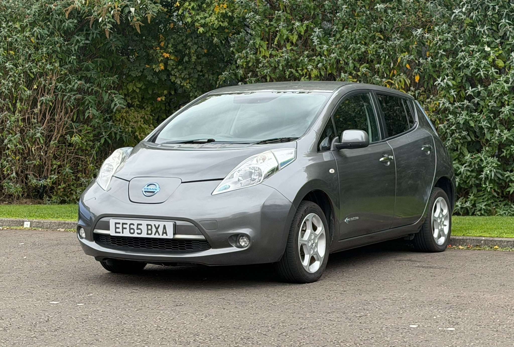 A 2016 NISSAN LEAF 30kWh Acenta Hatchback 5dr Electric Auto (109 bhp) A 2016 NISSAN LEAF 30kWh Acenta Hatchback 5dr Electric Auto (109 bhp)