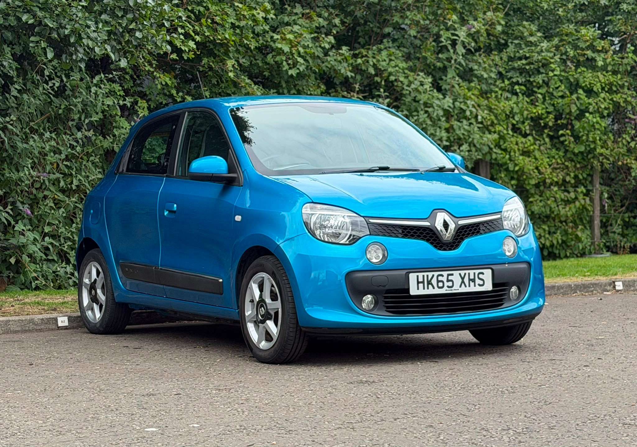 A 2015 RENAULT TWINGO 1.0 SCe Dynamique Hatchback 5dr Petrol Manual Euro 6 (s/s) (70 ps) A 2015 RENAULT TWINGO 1.0 SCe Dynamique Hatchback 5dr Petrol Manual Euro 6 (s/s) (70 ps)