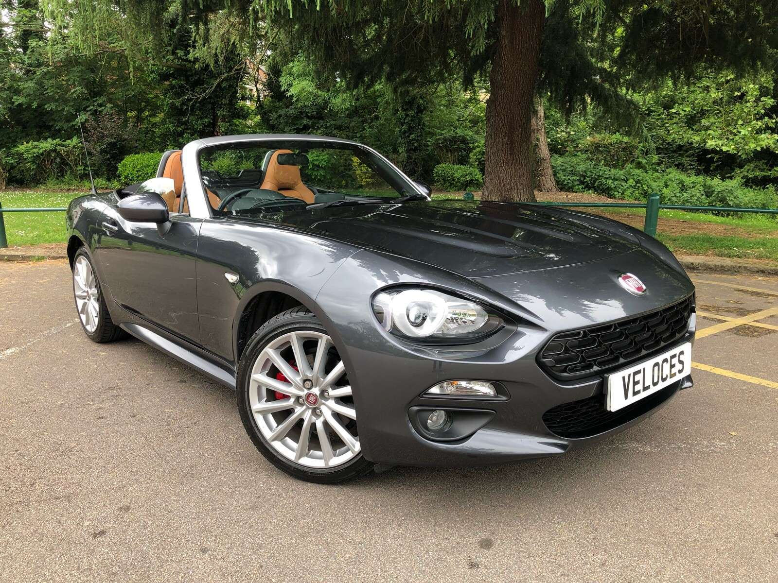 A 2018 FIAT 124 1.4L SPIDER MULTIAIR LUSSO 2d 139 BHP TAN LEATHER..SAT NAV..CAMERAS A 2018 FIAT 124 1.4L SPIDER MULTIAIR LUSSO 2d 139 BHP TAN LEATHER..SAT NAV..CAMERAS