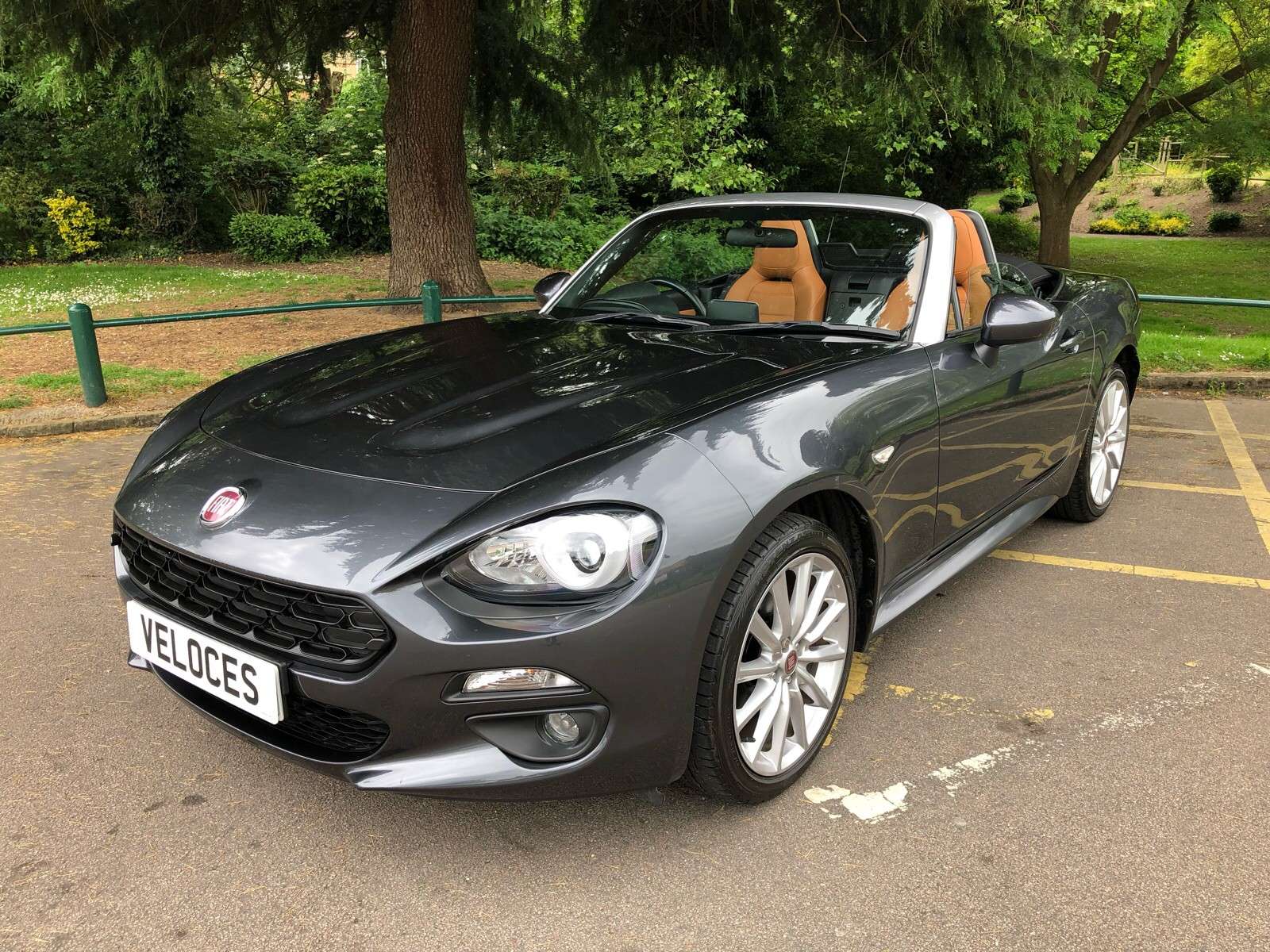A 2018 FIAT 124 1.4L SPIDER MULTIAIR LUSSO 2d 139 BHP TAN LEATHER..SAT NAV..CAMERAS A 2018 FIAT 124 1.4L SPIDER MULTIAIR LUSSO 2d 139 BHP TAN LEATHER..SAT NAV..CAMERAS