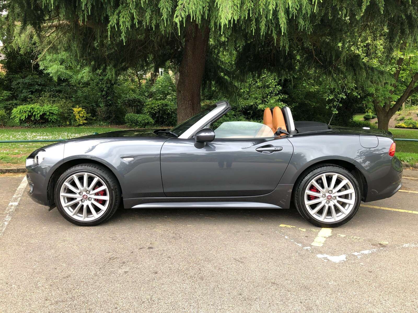 A 2018 FIAT 124 1.4L SPIDER MULTIAIR LUSSO 2d 139 BHP TAN LEATHER..SAT NAV..CAMERAS A 2018 FIAT 124 1.4L SPIDER MULTIAIR LUSSO 2d 139 BHP TAN LEATHER..SAT NAV..CAMERAS