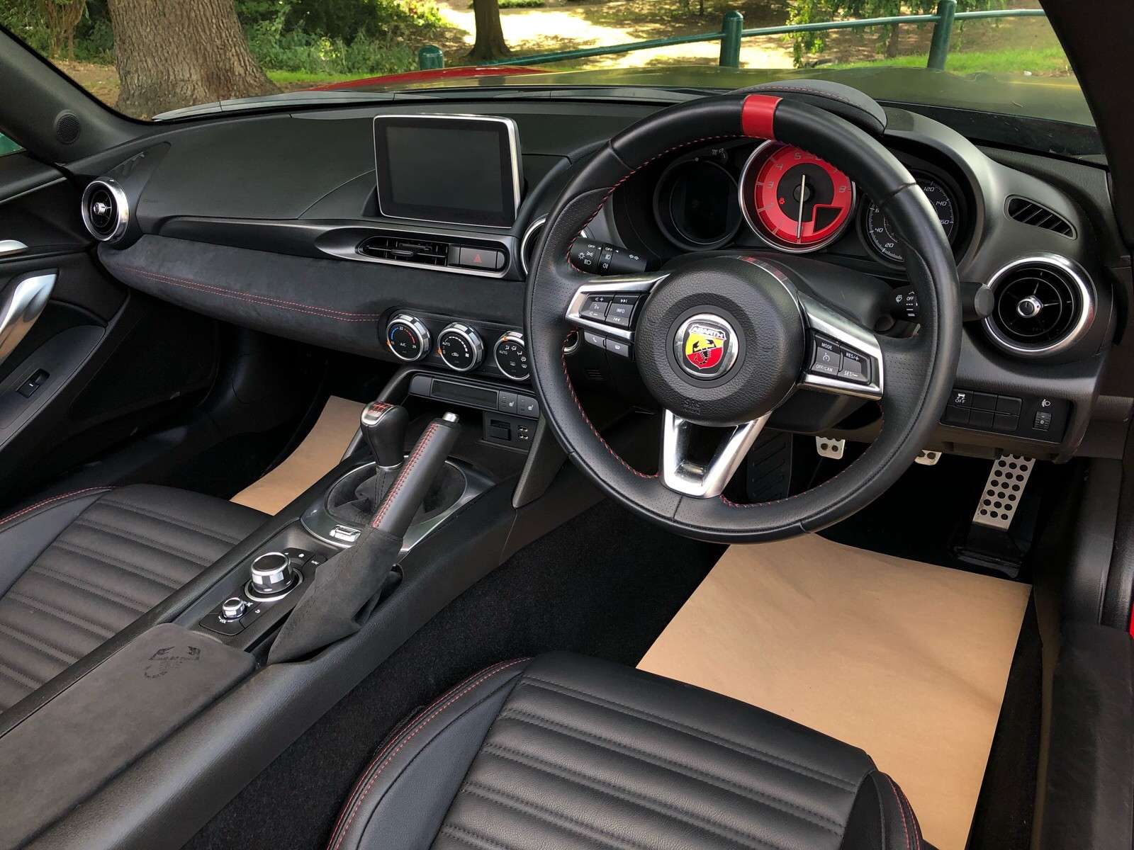 A 2017 ABARTH 124 1.4 SPIDER MULTIAIR 2d 180 BHP HEATED SEATS + SATELLITE NAVIGATION A 2017 ABARTH 124 1.4 SPIDER MULTIAIR 2d 180 BHP HEATED SEATS + SATELLITE NAVIGATION