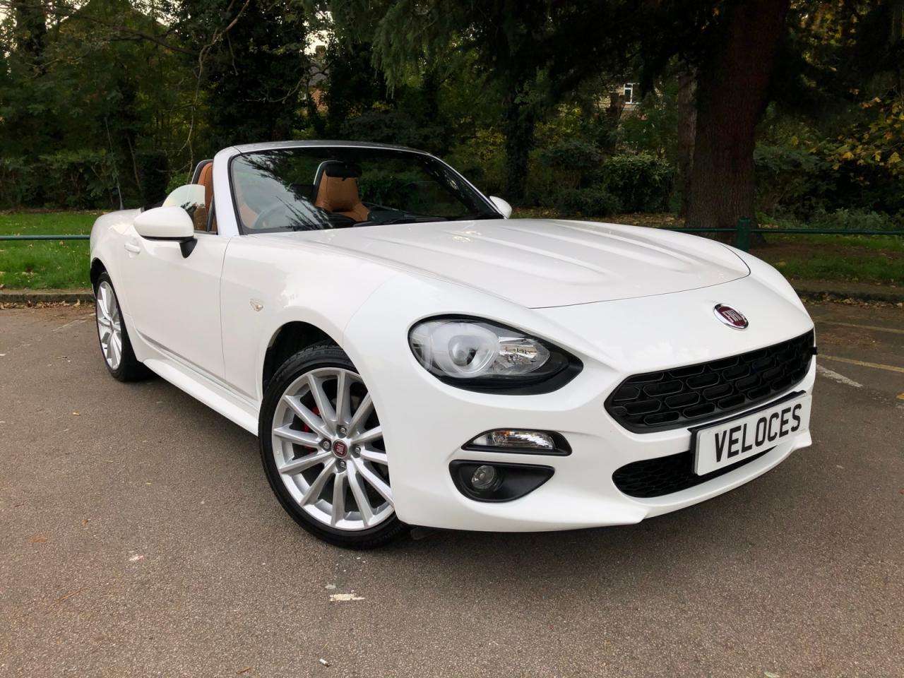 A 2017 FIAT 124 SPIDER MULTIAIR LUSSO A 2017 FIAT 124 SPIDER MULTIAIR LUSSO