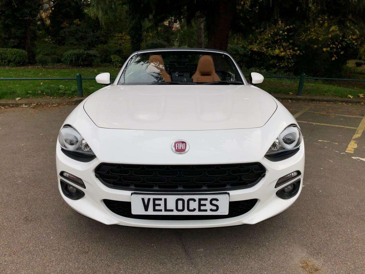 A 2017 FIAT 124 SPIDER MULTIAIR LUSSO A 2017 FIAT 124 SPIDER MULTIAIR LUSSO