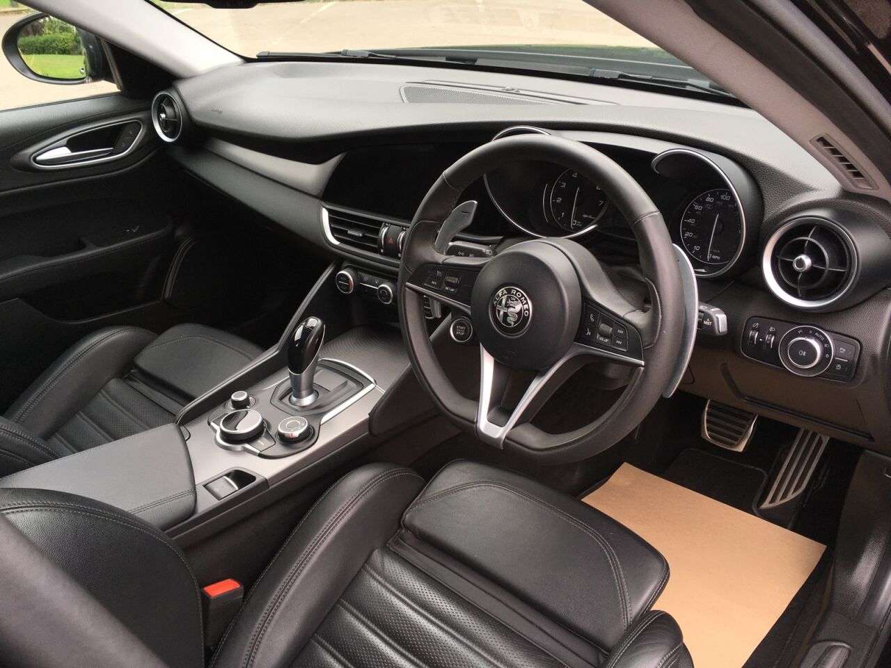 A 2020 ALFA ROMEO GIULIA TB VELOCE A 2020 ALFA ROMEO GIULIA TB VELOCE