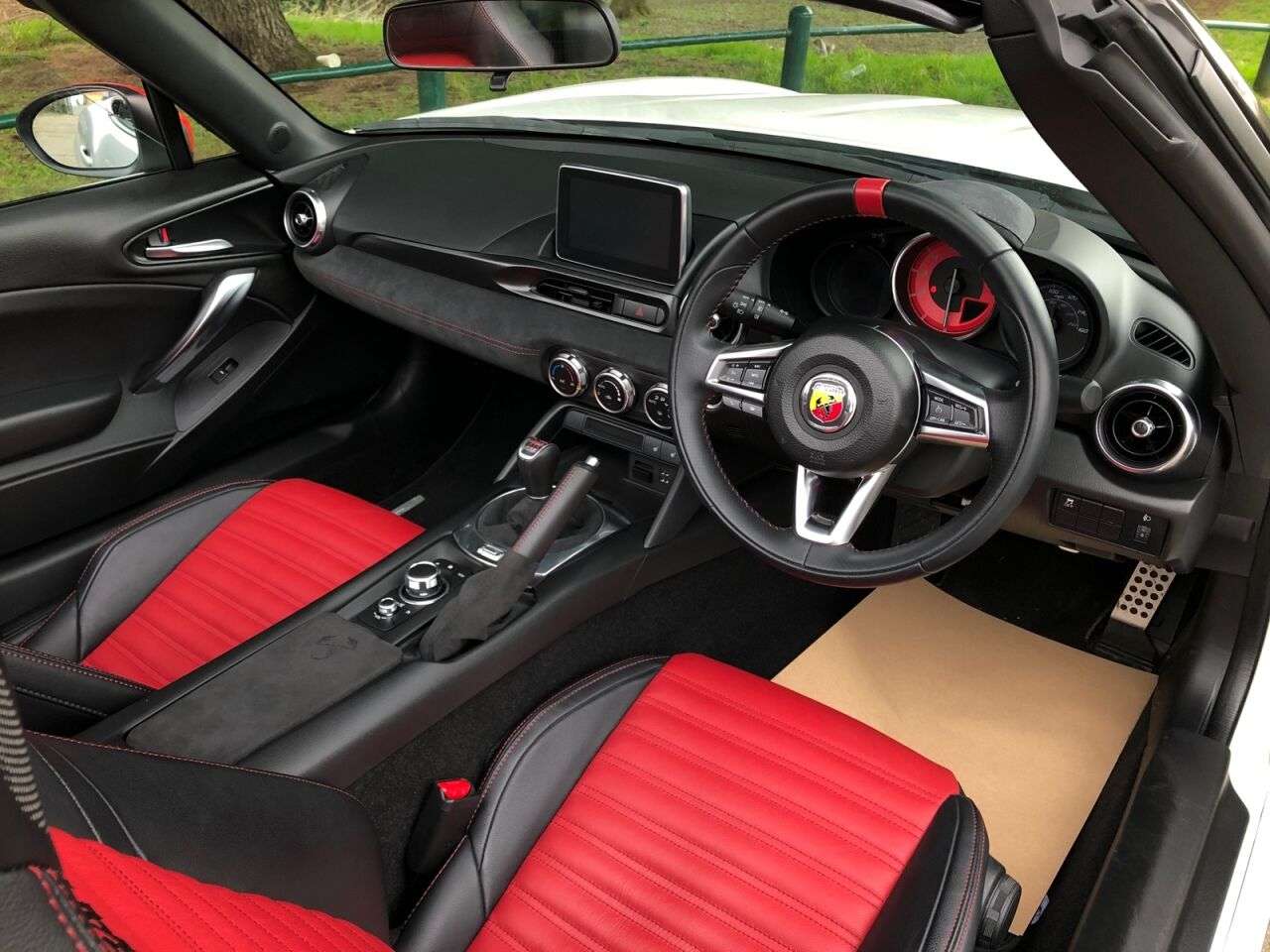 A 2019 ABARTH 124 1.4L SPIDER MULTIAIR 2d 168 BHP BOSE SOUND SYSTEM + PARKING SENSORS A 2019 ABARTH 124 1.4L SPIDER MULTIAIR 2d 168 BHP BOSE SOUND SYSTEM + PARKING SENSORS