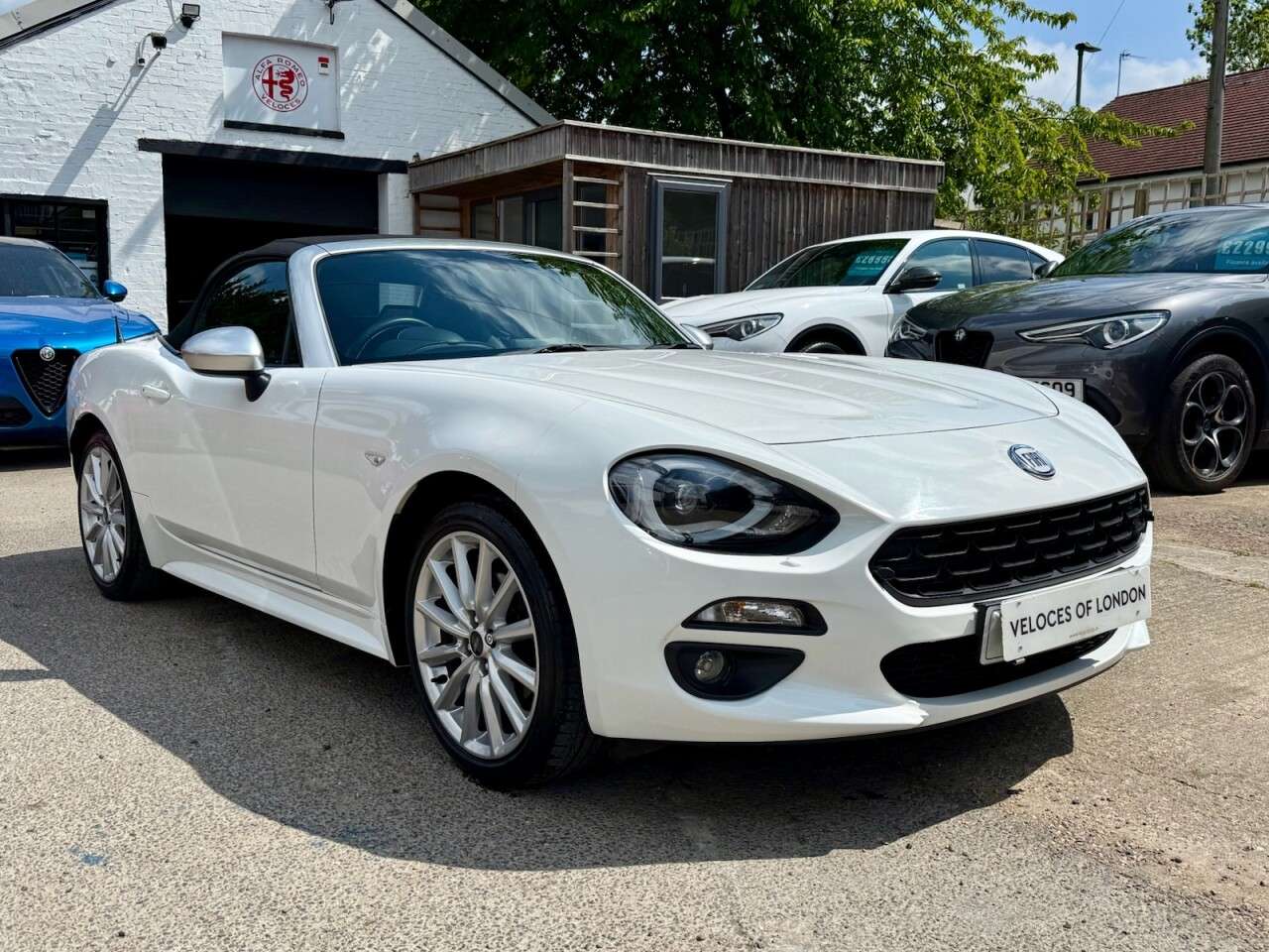 A 2018 FIAT 124 1.4L SPIDER MULTIAIR LUSSO PLUS 2d AUTO 139 BHP REAR CAMERA..SAT NAV..BOSE A 2018 FIAT 124 1.4L SPIDER MULTIAIR LUSSO PLUS 2d AUTO 139 BHP REAR CAMERA..SAT NAV..BOSE