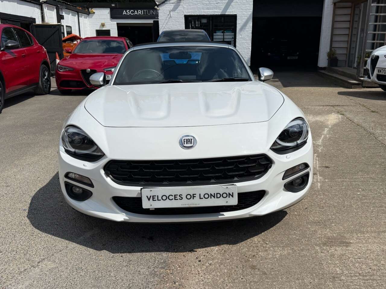 A 2018 FIAT 124 1.4L SPIDER MULTIAIR LUSSO PLUS 2d AUTO 139 BHP REAR CAMERA..SAT NAV..BOSE A 2018 FIAT 124 1.4L SPIDER MULTIAIR LUSSO PLUS 2d AUTO 139 BHP REAR CAMERA..SAT NAV..BOSE