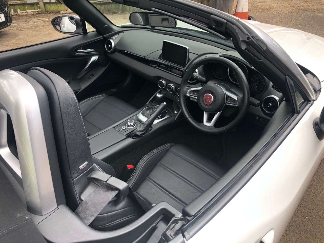 A 2018 FIAT 124 1.4L SPIDER MULTIAIR LUSSO PLUS 2d AUTO 139 BHP REAR CAMERA..SAT NAV..BOSE A 2018 FIAT 124 1.4L SPIDER MULTIAIR LUSSO PLUS 2d AUTO 139 BHP REAR CAMERA..SAT NAV..BOSE