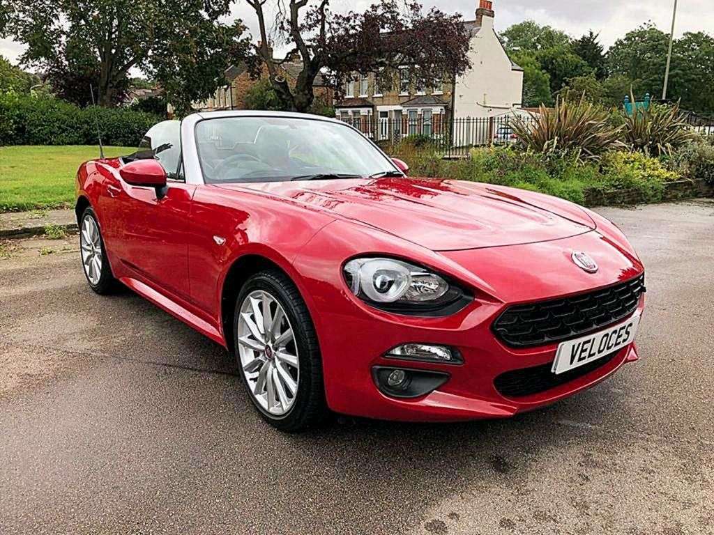 A 2016 FIAT 124 SPIDER MULTIAIR LUSSO A 2016 FIAT 124 SPIDER MULTIAIR LUSSO