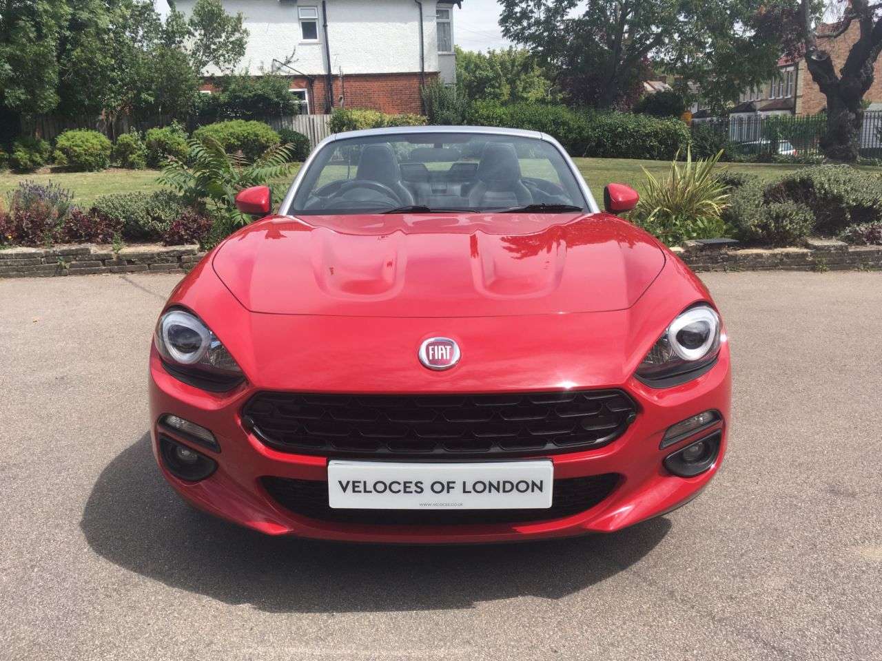 A 2016 FIAT 124 SPIDER MULTIAIR LUSSO A 2016 FIAT 124 SPIDER MULTIAIR LUSSO