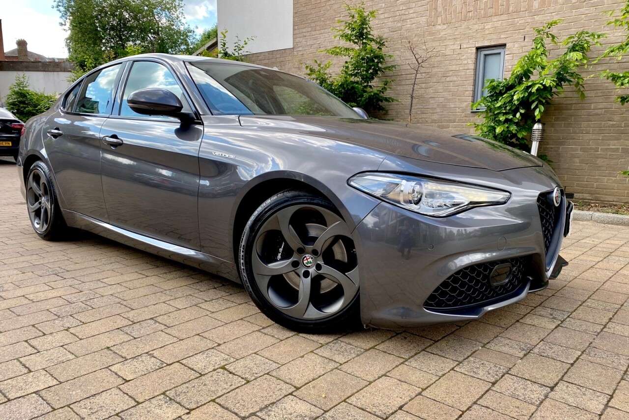 A 2019 ALFA ROMEO GIULIA 2.0 TB VELOCE 4d AUTO ..JUST SERVICED + COMP WARRANTY A 2019 ALFA ROMEO GIULIA 2.0 TB VELOCE 4d AUTO ..JUST SERVICED + COMP WARRANTY