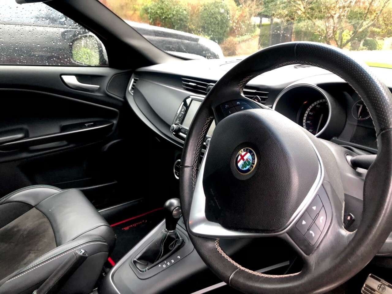 A 2015 ALFA ROMEO GIULIETTA 2.0 JTDM-2 SPORTIVA NAV TCT 5d 175 BHP VERY RARE DIESEL AUTOMATIC A 2015 ALFA ROMEO GIULIETTA 2.0 JTDM-2 SPORTIVA NAV TCT 5d 175 BHP VERY RARE DIESEL AUTOMATIC