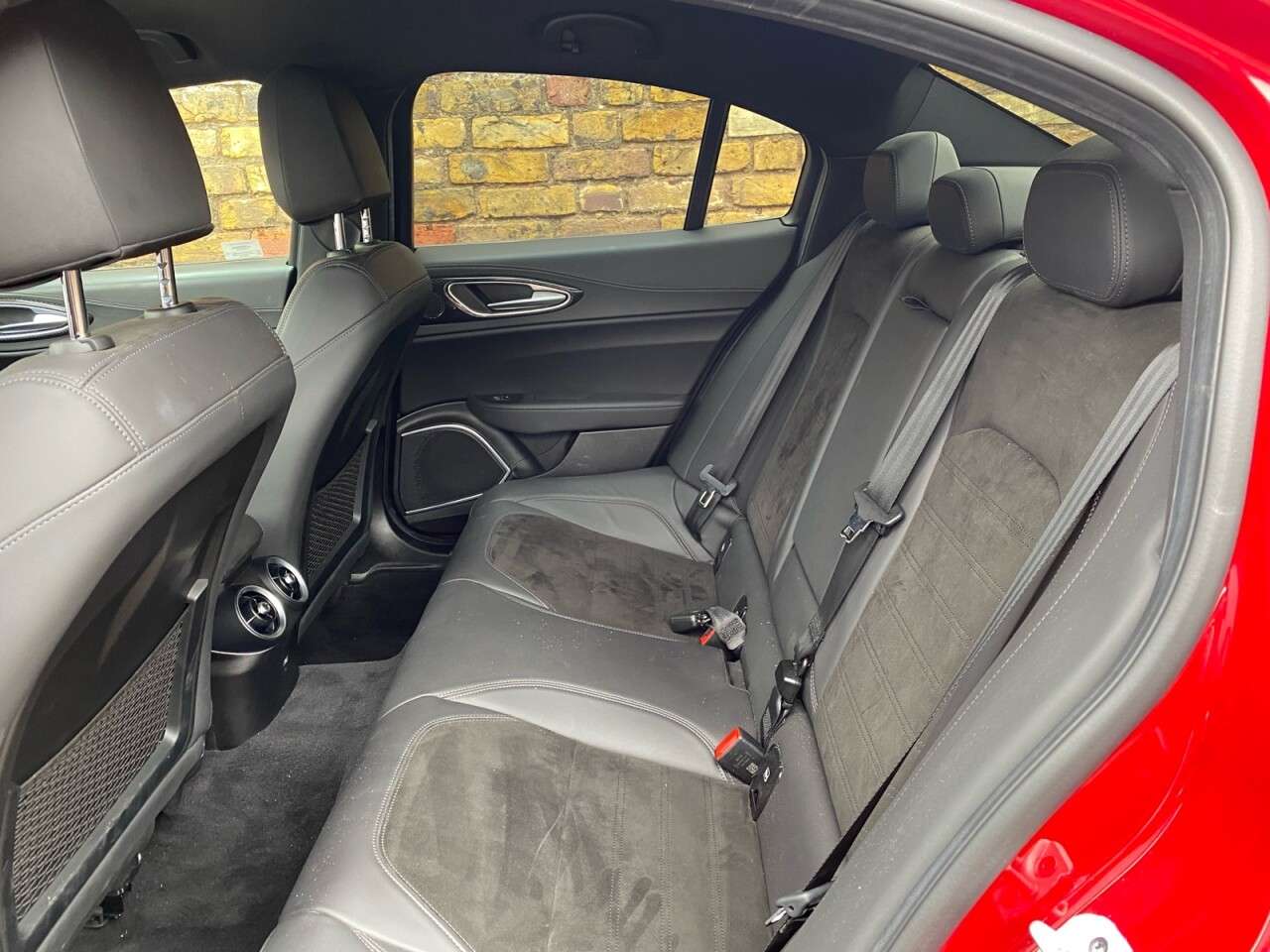 null ALFA ROMEO GIULIA null ALFA ROMEO GIULIA