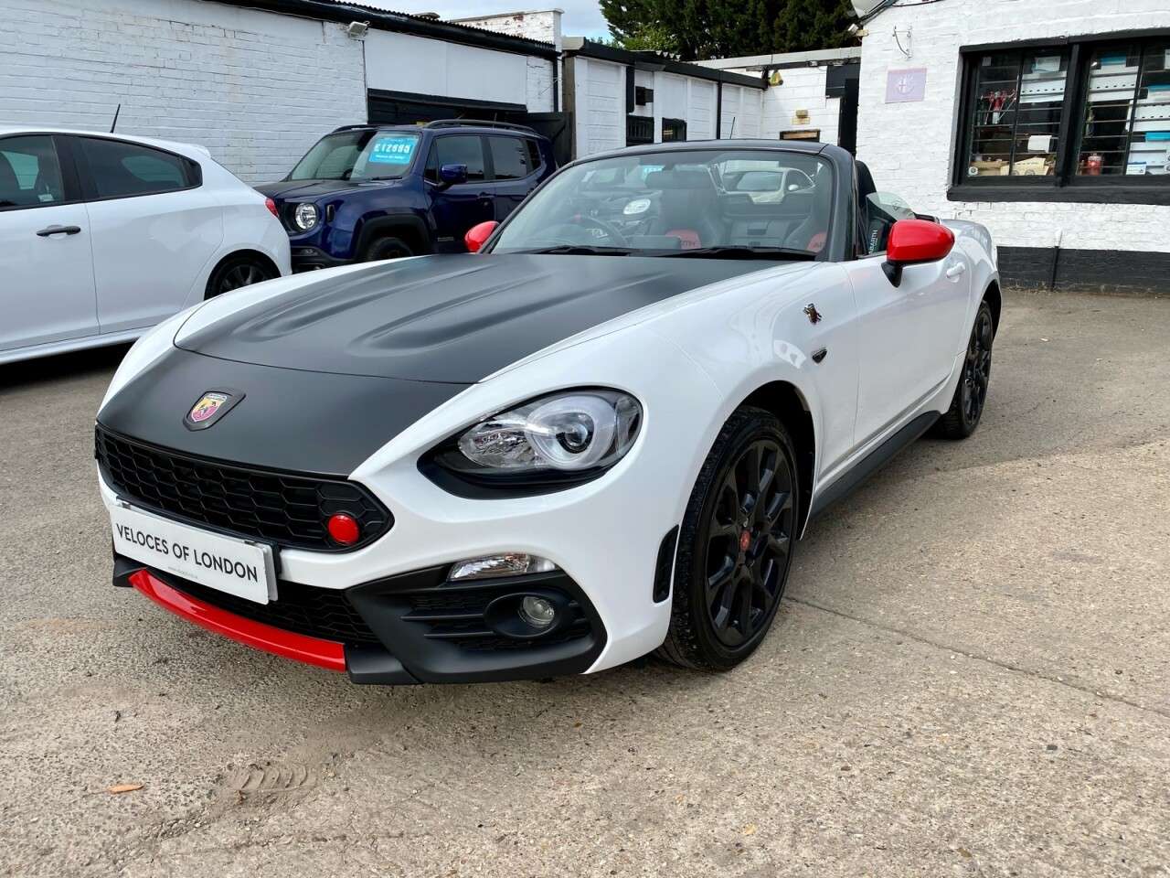 A 2017 ABARTH 124 SPIDER MULTIAIR A 2017 ABARTH 124 SPIDER MULTIAIR