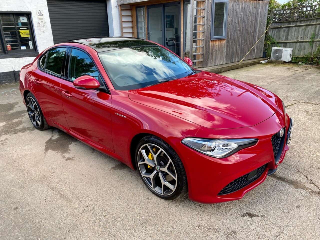 A 2018 ALFA ROMEO GIULIA 2.0 TB VELOCE 4d 277 BHP APPLE CARPLAY + 19" ALLOYS A 2018 ALFA ROMEO GIULIA 2.0 TB VELOCE 4d 277 BHP APPLE CARPLAY + 19" ALLOYS