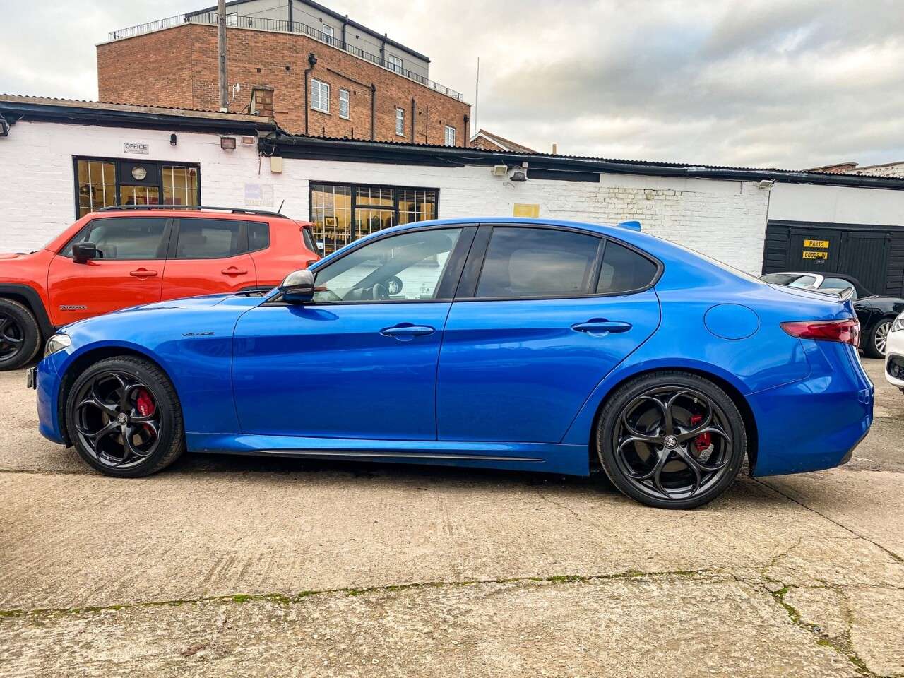 A 2020 ALFA ROMEO GIULIA 2.0 TB VELOCE TI 4d 277 BHP ..APPLE CARPLAY / ANDROID AUTO.. A 2020 ALFA ROMEO GIULIA 2.0 TB VELOCE TI 4d 277 BHP ..APPLE CARPLAY / ANDROID AUTO..