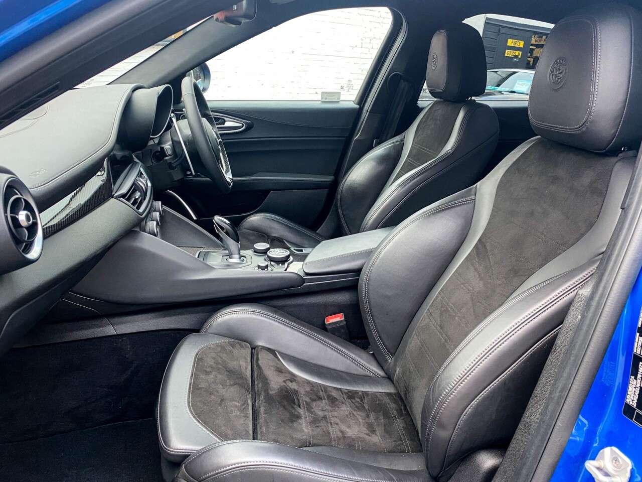 A 2020 ALFA ROMEO GIULIA 2.0 TB VELOCE TI 4d 277 BHP ..APPLE CARPLAY / ANDROID AUTO.. A 2020 ALFA ROMEO GIULIA 2.0 TB VELOCE TI 4d 277 BHP ..APPLE CARPLAY / ANDROID AUTO..