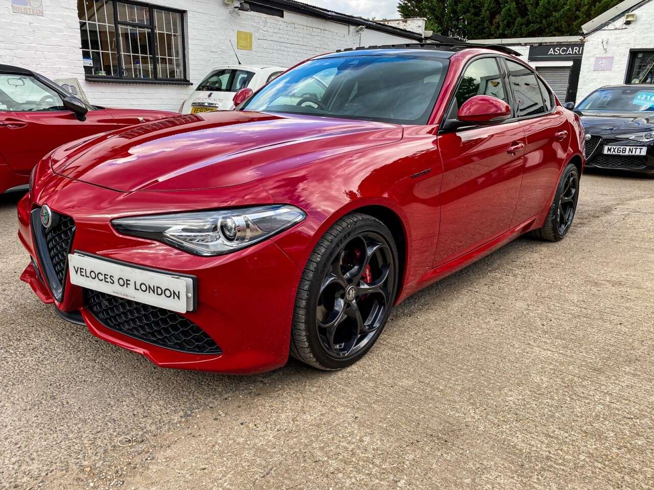 A 2018 ALFA ROMEO GIULIA 2.0 TB VELOCE 4d 277 BHP 19" Quadrifoglio Alloys + Mitchelin A 2018 ALFA ROMEO GIULIA 2.0 TB VELOCE 4d 277 BHP 19" Quadrifoglio Alloys + Mitchelin