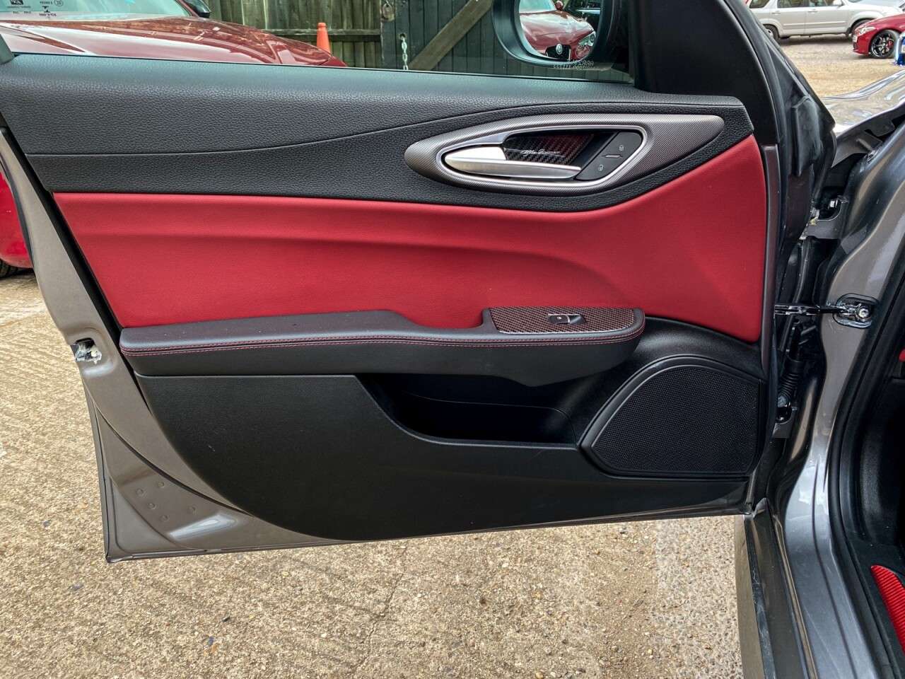 null ALFA ROMEO GIULIA null ALFA ROMEO GIULIA