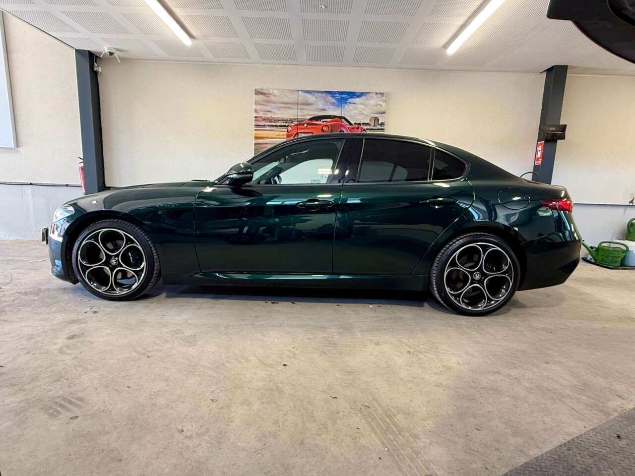 A 2022 ALFA ROMEO GIULIA 2.0 TB VELOCE 4d 277 BHP ..JUST BEEN SERVICED.. A 2022 ALFA ROMEO GIULIA 2.0 TB VELOCE 4d 277 BHP ..JUST BEEN SERVICED..