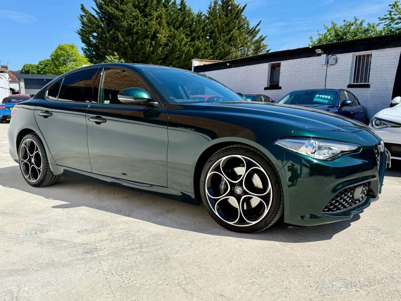 A 2022 ALFA ROMEO GIULIA 2.0 TB VELOCE 4d 277 BHP ..JUST BEEN SERVICED.. A 2022 ALFA ROMEO GIULIA 2.0 TB VELOCE 4d 277 BHP ..JUST BEEN SERVICED..