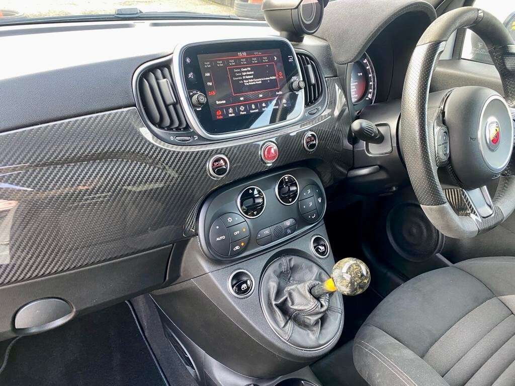 A 2018 ABARTH 595 1.4L 595 COMPETIZIONE 3d 177 BHP CARBON FIBRE DASHBOARD A 2018 ABARTH 595 1.4L 595 COMPETIZIONE 3d 177 BHP CARBON FIBRE DASHBOARD