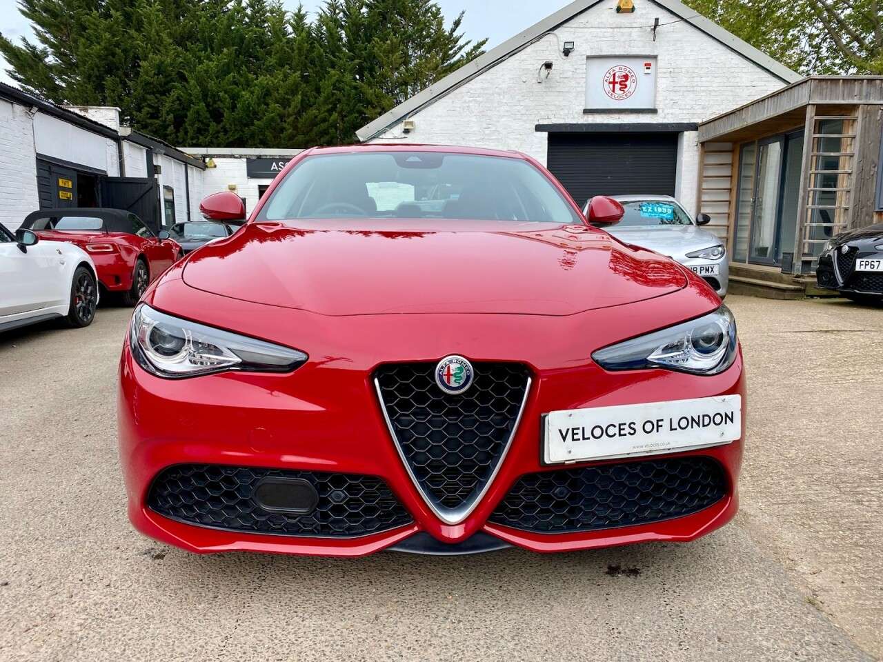 A 2018 ALFA ROMEO GIULIA 2.0 TB VELOCE 4d 277 BHP JUST SERVICED A 2018 ALFA ROMEO GIULIA 2.0 TB VELOCE 4d 277 BHP JUST SERVICED