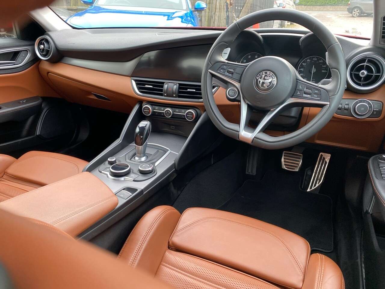 A 2018 ALFA ROMEO GIULIA 2.0 TB VELOCE 4d 277 BHP JUST SERVICED A 2018 ALFA ROMEO GIULIA 2.0 TB VELOCE 4d 277 BHP JUST SERVICED