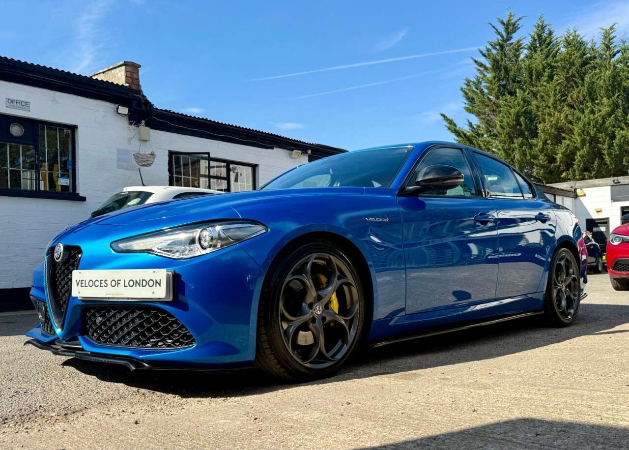 A 2018 ALFA ROMEO GIULIA TB VELOCE ...STUNNING VELOCEFOGLIO.. A 2018 ALFA ROMEO GIULIA TB VELOCE ...STUNNING VELOCEFOGLIO..