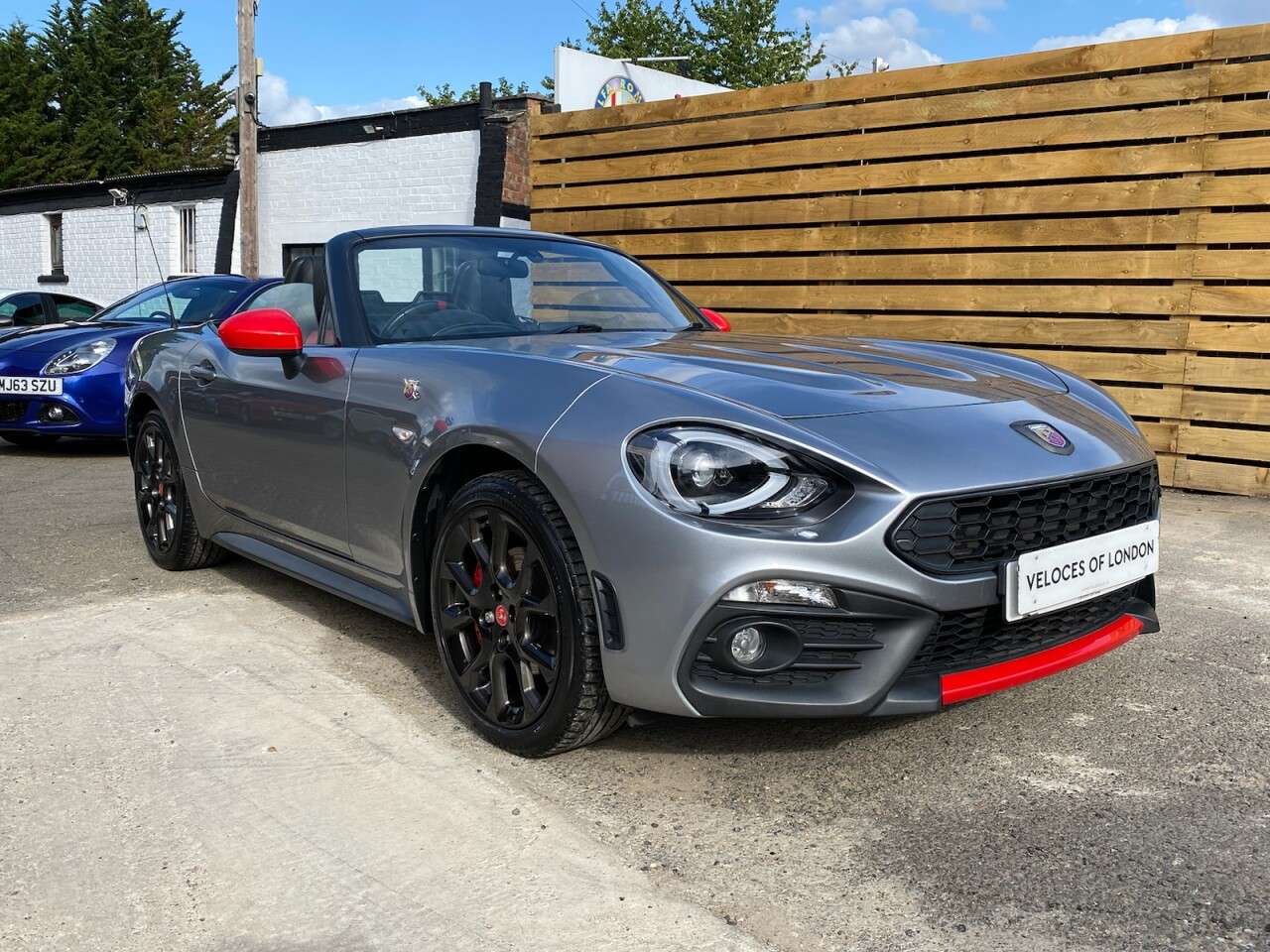 A 2016 ABARTH 124 1.4 SPIDER MULTIAIR 2d 168 BHP BI-XENONS + BOSE + NAVIGATION A 2016 ABARTH 124 1.4 SPIDER MULTIAIR 2d 168 BHP BI-XENONS + BOSE + NAVIGATION