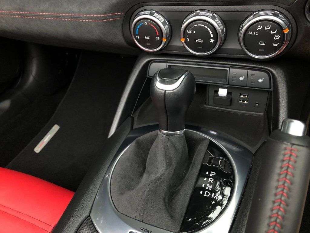 A 2016 ABARTH 124 1.4L SPIDER MULTIAIR 2d AUTO 168 BHP ..FREE ABARTH NUMBER PLATE.. A 2016 ABARTH 124 1.4L SPIDER MULTIAIR 2d AUTO 168 BHP ..FREE ABARTH NUMBER PLATE..